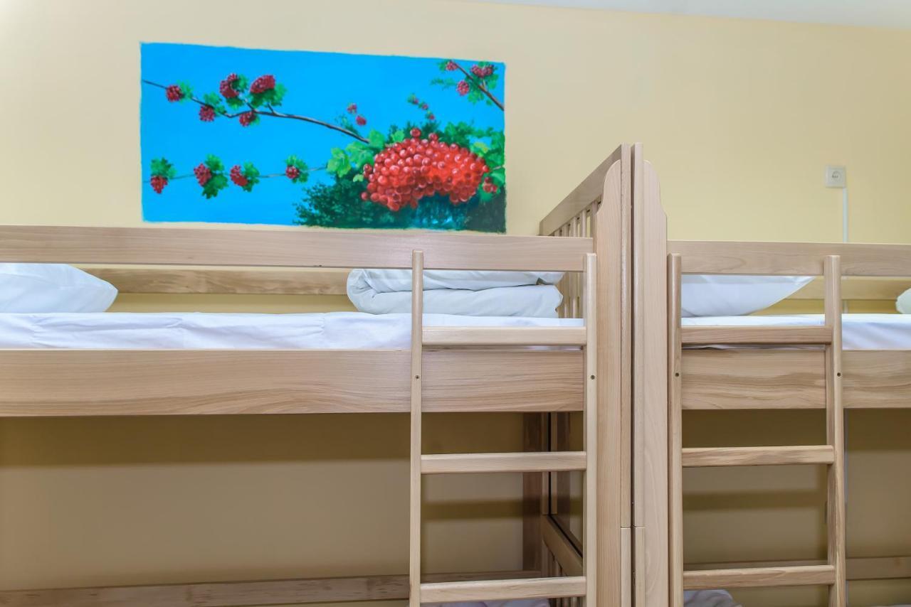 Botanic Globus Hostel Kiev Bagian luar foto