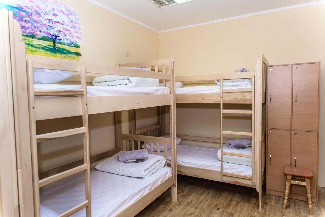 Botanic Globus Hostel Kiev Bagian luar foto
